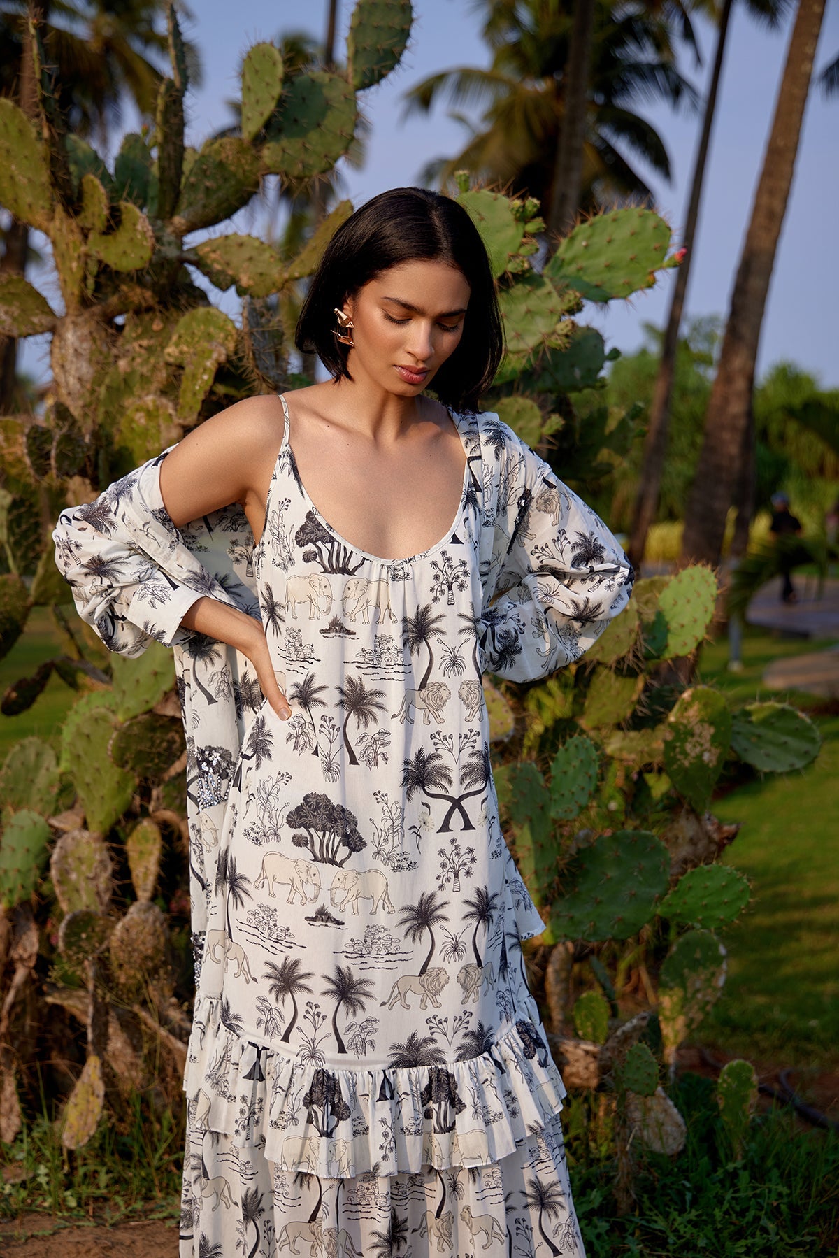 BLACK AND WHITE PRINTED SHIRT