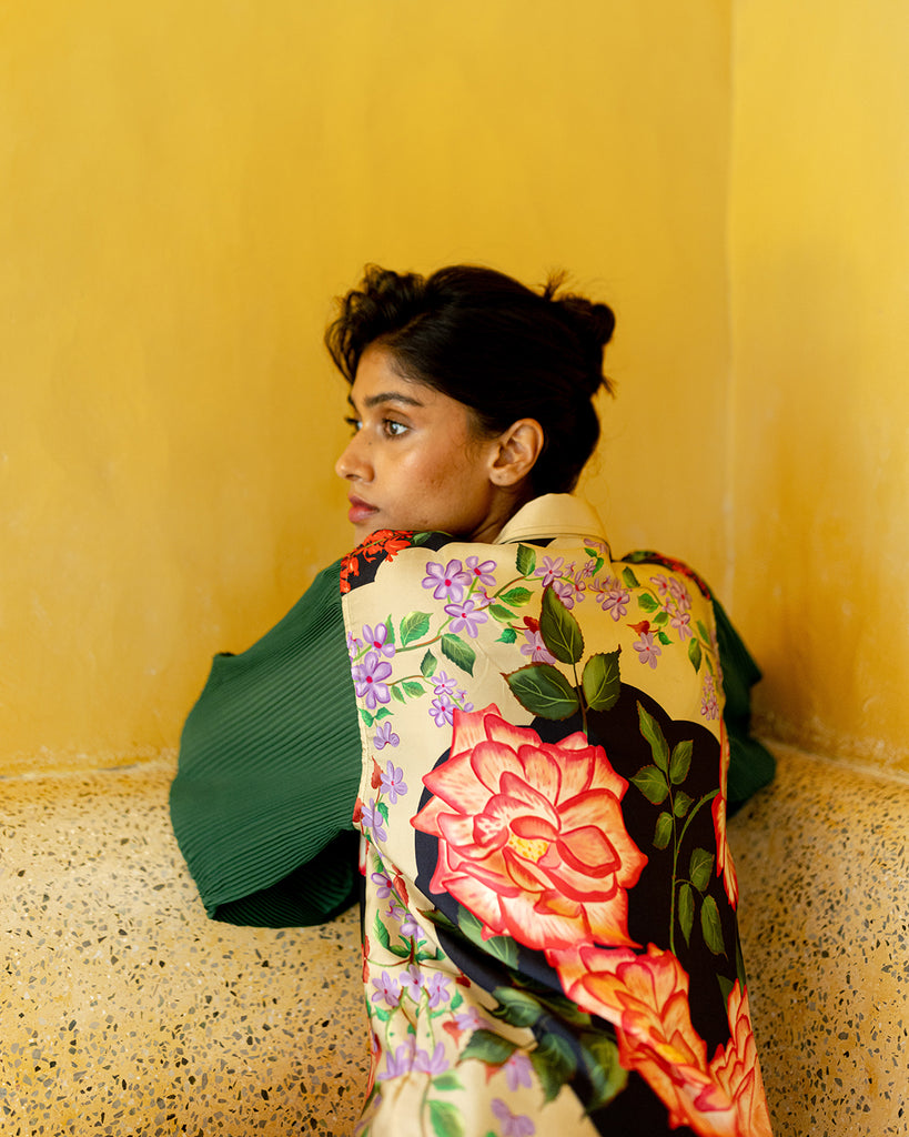 Scarf Shirt with Pleated Sleeves