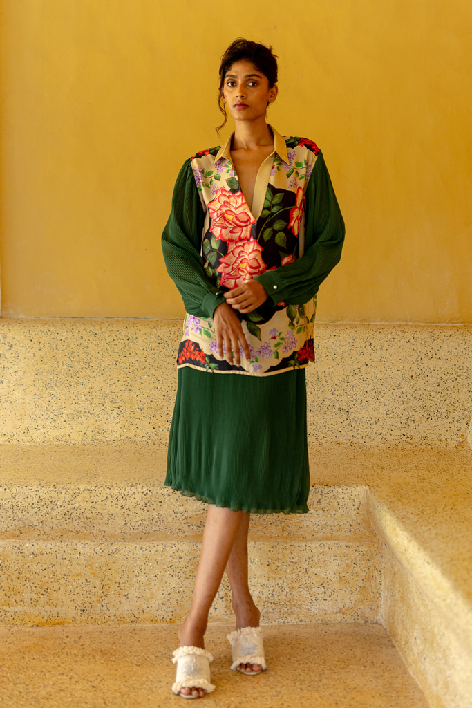 Scarf Shirt with Pleated Sleeves